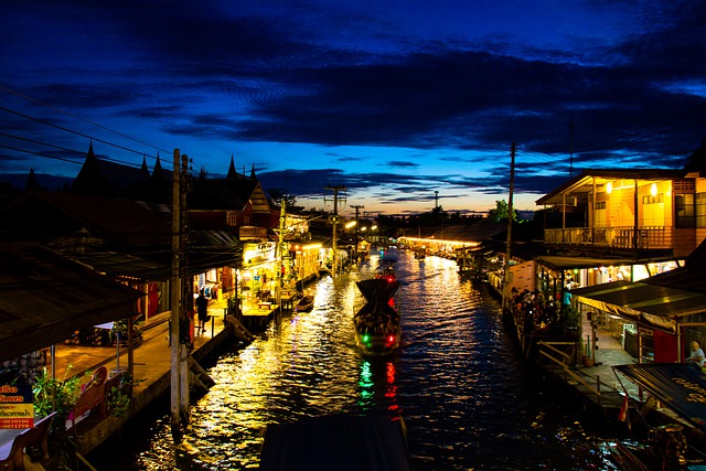 Amphawa mit
Eisenbahnmarkt, Thailand