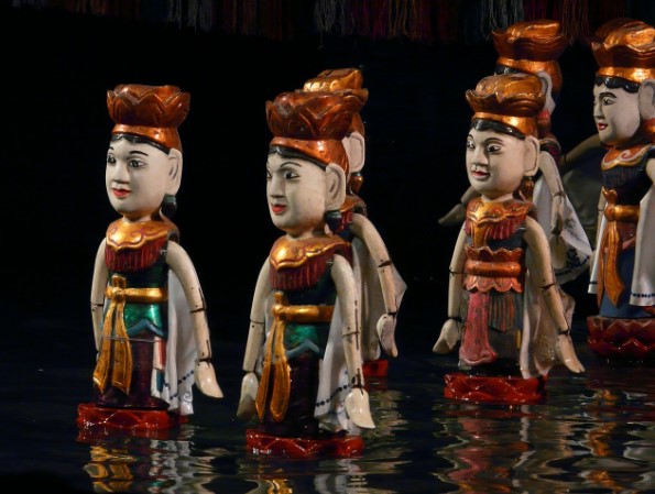 Besuch einer Wasserpuppenvorführung, Vietnam