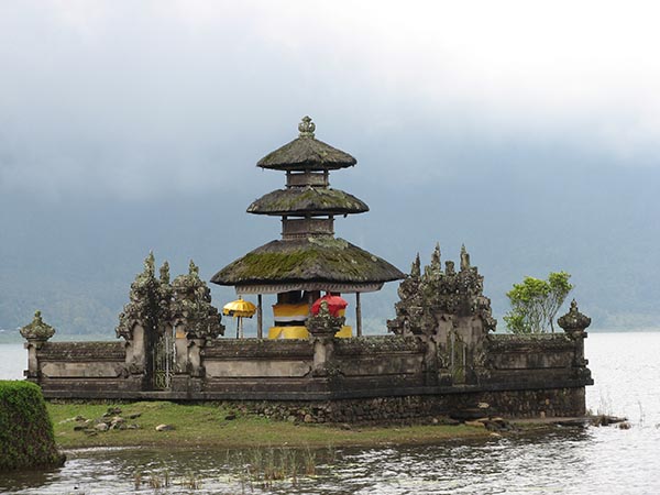 Dschungelwanderung und Kanufahrt, Indonesien