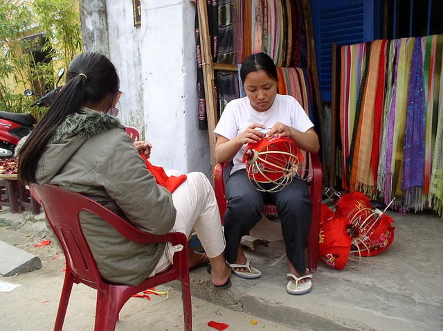 Fahrradtour und Laternenherstellung , Vietnam