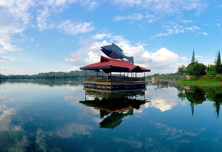 Fesselnde Twin Lakes, Philippinen