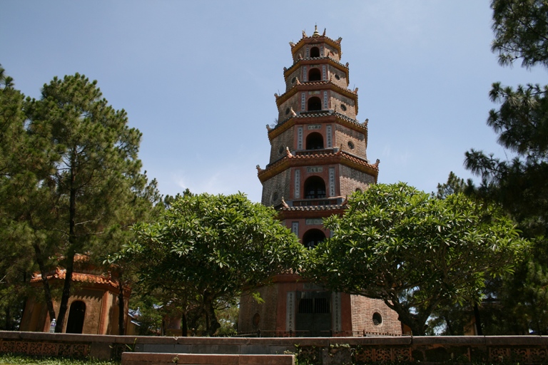 Ganztägiger Ausflug ab Hue – 2 Mausoleen, Vietnam