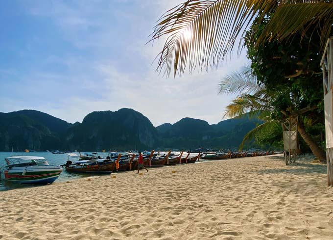 Phi Phi Island
mit dem Speedboot, Thailand