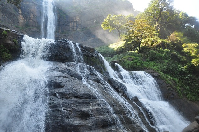 Solo-Mangkunegaran-Antik-Markt-Tempel-Jumog-Wasserfall