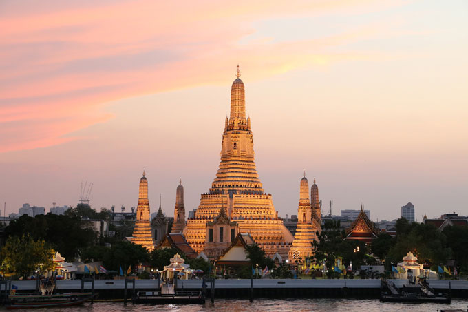 Thonburi Klongs, Wat Arun 
mit Grand Palace, Thailand