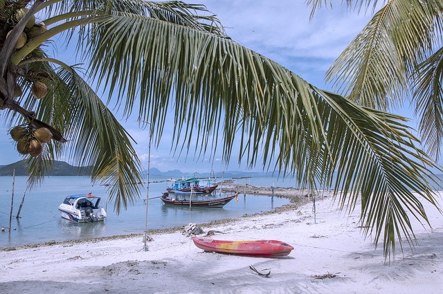 Tour um die Insel 
mit dem Boot      , Thailand