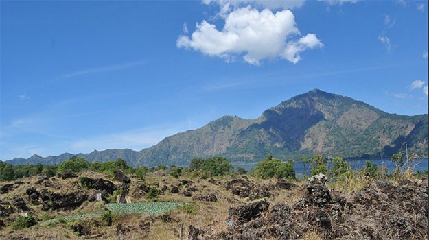Wandern zu den mystischen Bergtempeln von Bali, Indonesien