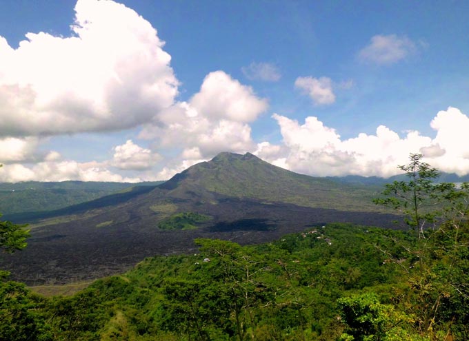 Winding through the batur caldera
in convertible VW, Indonesien