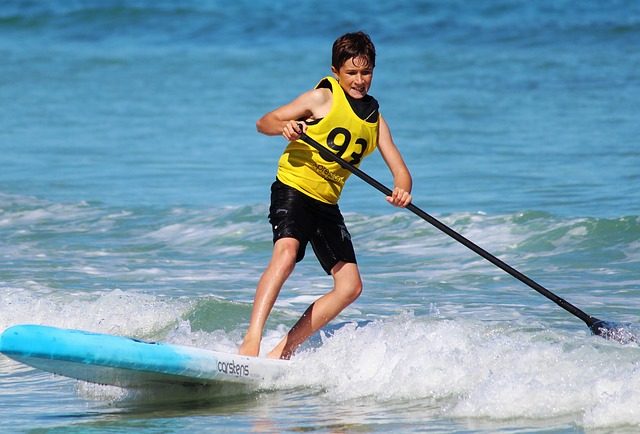 Stand Up Paddling am Strand von Sanur mit Rip Curl, Indonesien