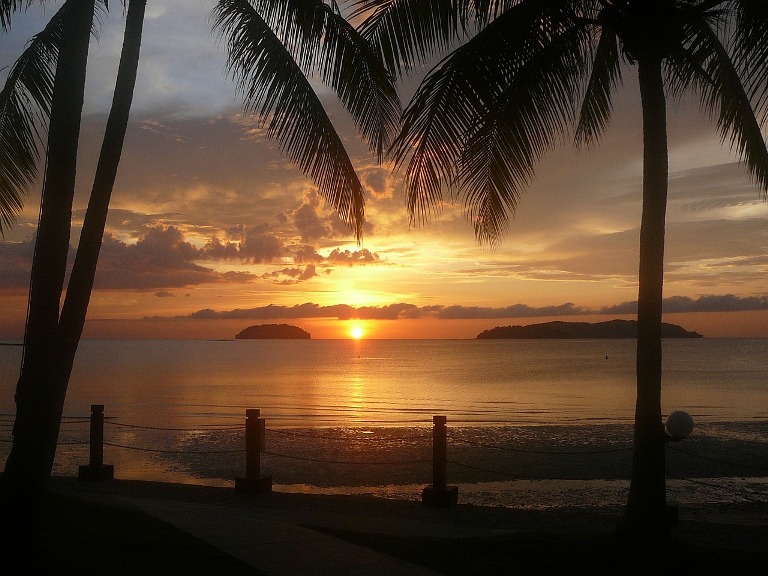 Mangroven, felsige Klippen und eine Flusstour, Malaysia